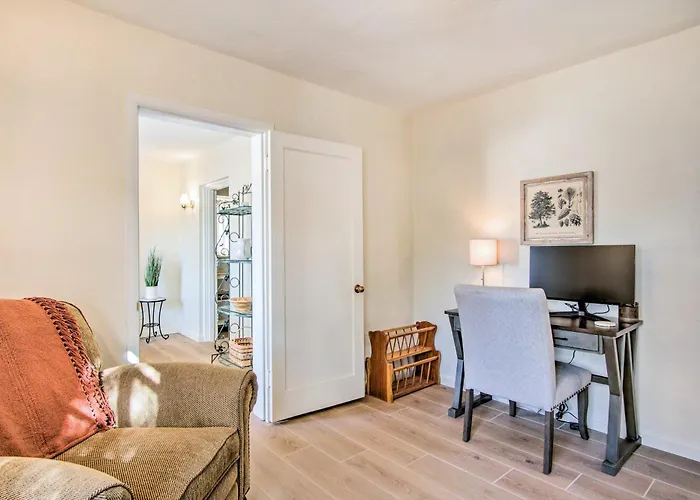 Centrally Located ~ 5 Mi To Dtwn! Ferienhaus *