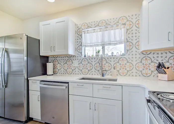 Centrally Located ~ 5 Mi To Dtwn! Tucson