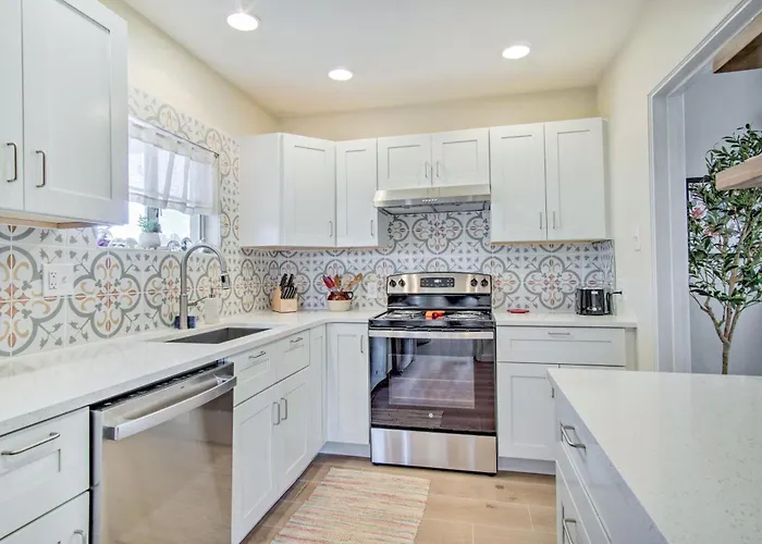 Centrally Located ~ 5 Mi To Dtwn! Ferienhaus Tucson
